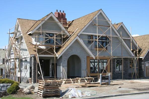 The Benefits of Working with Experienced Roofing Contractors